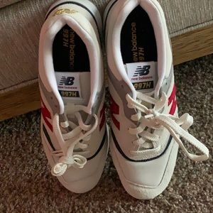 Fairly new worn once ! Excellent condition